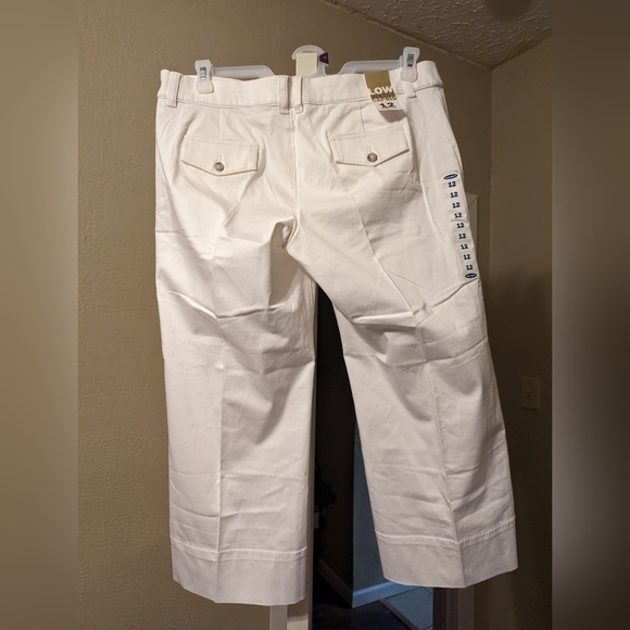 Women's Capris - Picture 2 of 6
